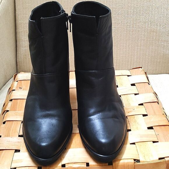 Stuart Weitzman Black Leather Heeled Ankle Boots - Picture 9 of 10